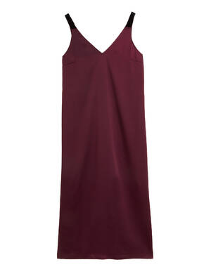 marksandspencer_Valentyn2023_T69_1524_sametove midi saty s vystrihem do V_vinova_1699Kc.jpg
